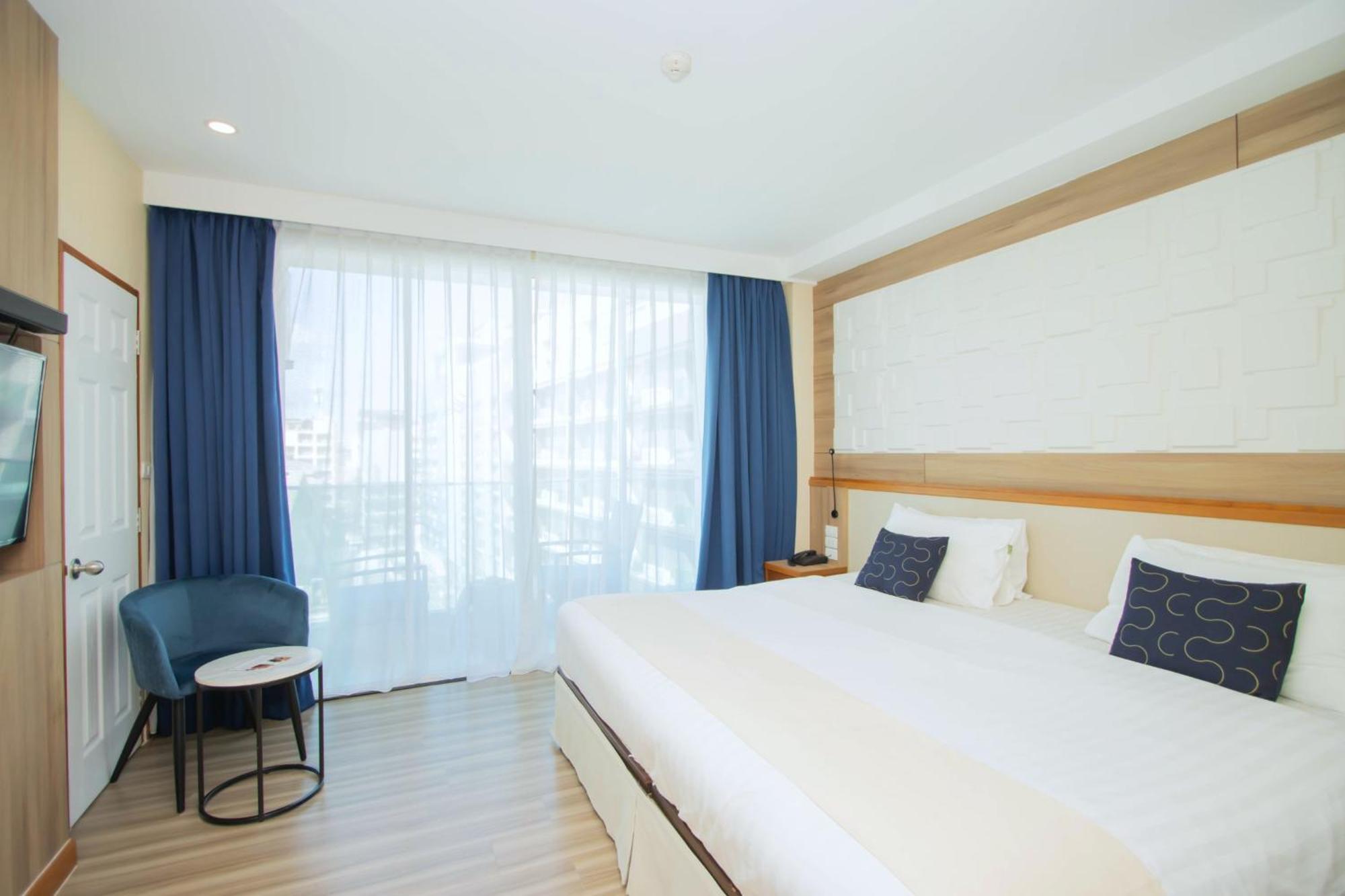 Sira Grande Hotel And Spa - SHA Extra Plus Patong Exterior foto
