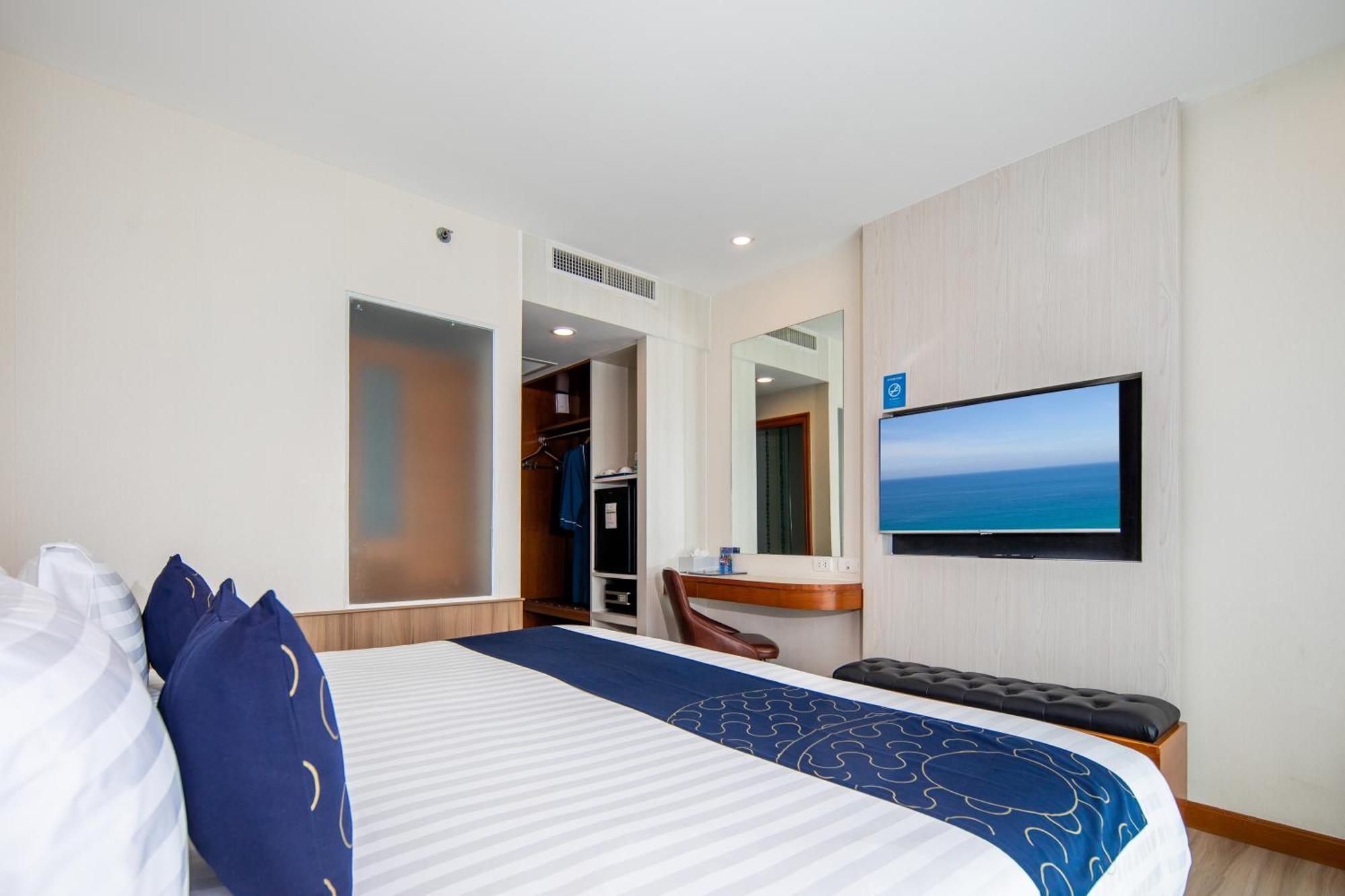 Sira Grande Hotel And Spa - SHA Extra Plus Patong Exterior foto